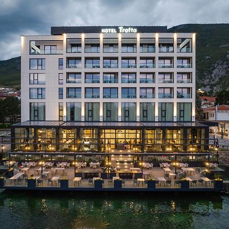 Hotel Trofta Istog ภายนอก รูปภาพ